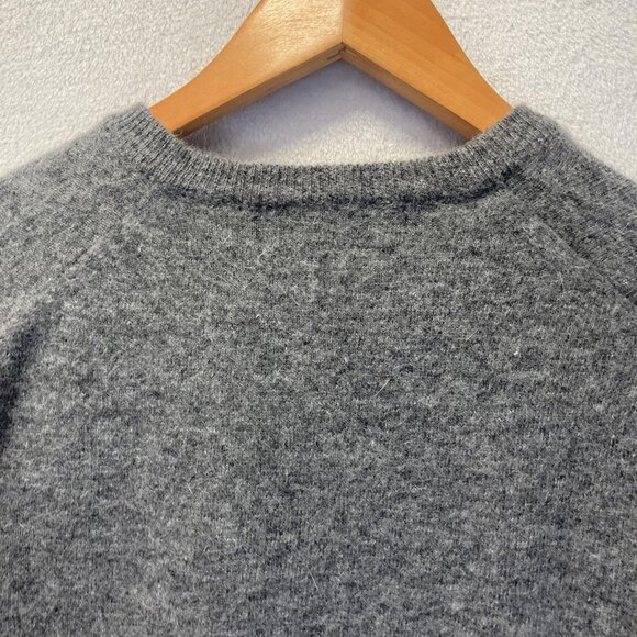 Arandu Wool V-Neck Sweater Mens Large Gray Pullover Soft Knit Preppy Old Money - Picture 14 of 16